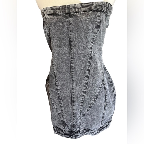 NWT PrettyLittleThing Strapless Black Acid Wash Denim Mini Dress Size 8 - Picture 7 of 9